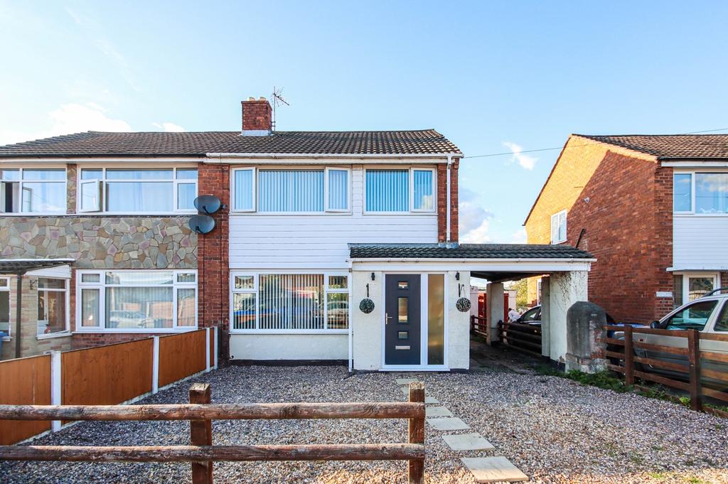 Lock Lane, Partington, Manchester, M31 3 bed semidetached house £235,000
