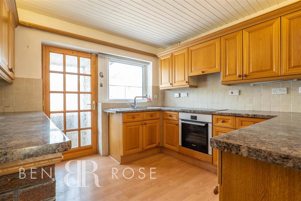 Yew Tree Avenue, Euxton, Chorley 2 bed bungalow £179,995