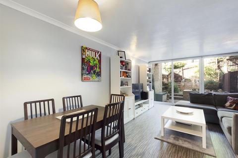 16 Hollywoods, Croydon, CR0 9JG