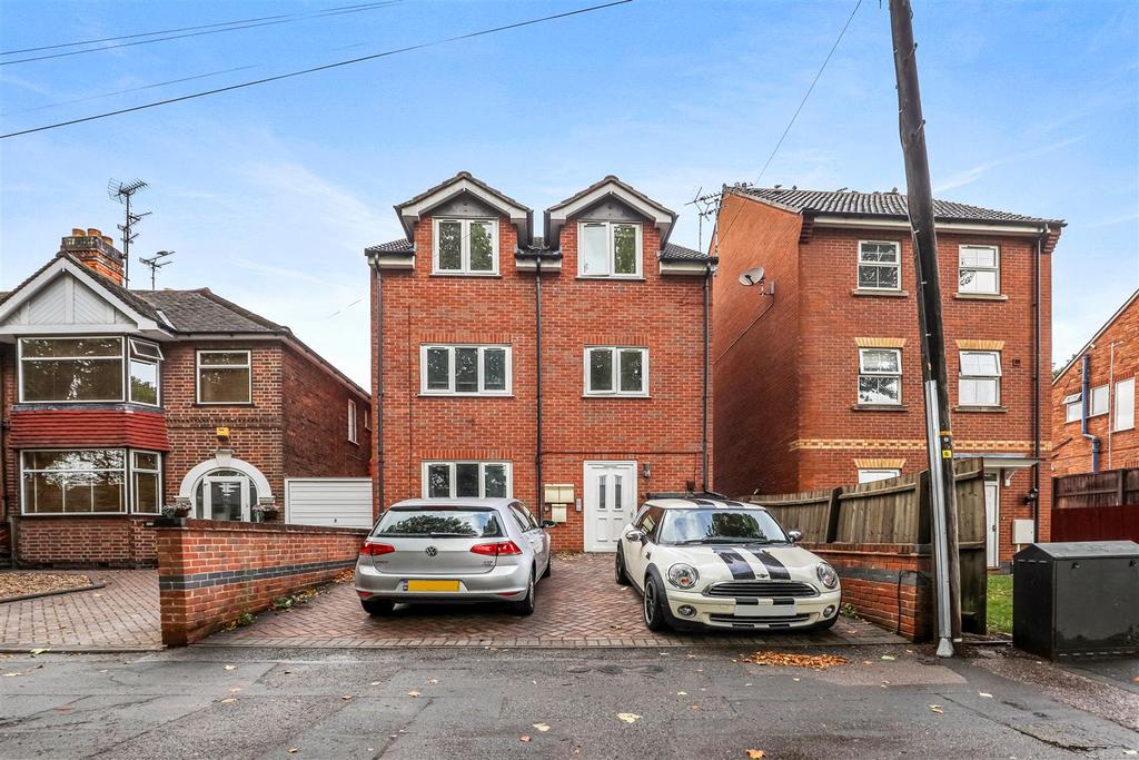Blackbird Road, Leicester 1 bed flat £130,000