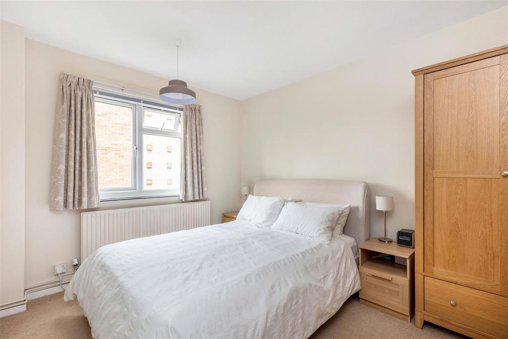 Atney Road, Putney 2 bed flat - £500,000