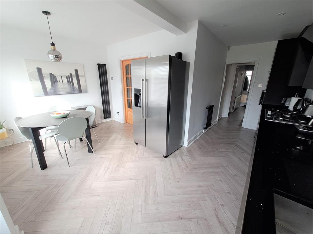 Rectory Park Road, Sheldon, Birmingham 3 bed semidetached house £300,000