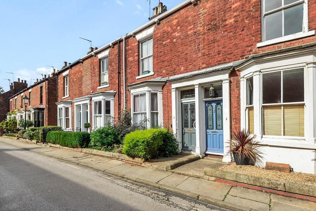 Wood Lane, Beverley, East Yorkshire, HU17 8SB 2 bed terraced house for