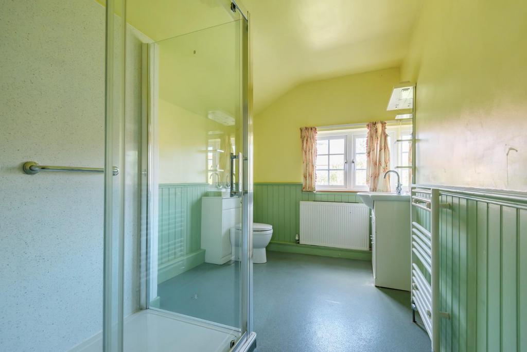 SHOWER ROOM.jpg