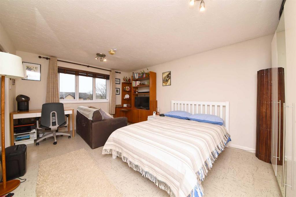 Taunton Drive, East Finchley Studio £260,000
