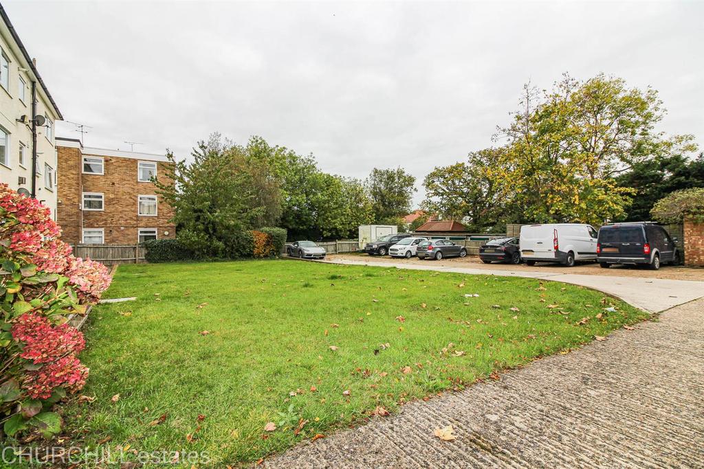 Grove Hill, South Woodford, London 1 bed flat £1,100 pcm (£254 pw)