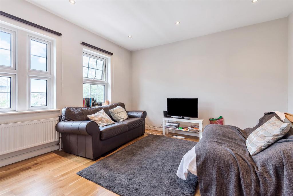 Colston Road, East Sheen, SW14 3 bed flat £500,000