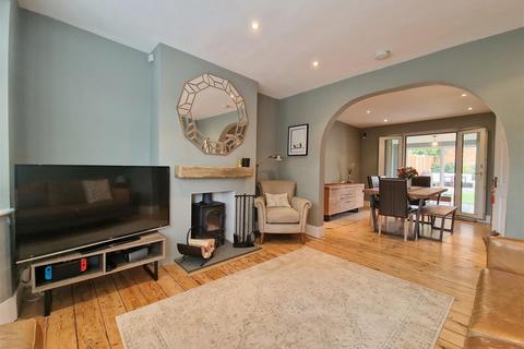 2 Avenue Approach, Kings Langley, WD4 8DN