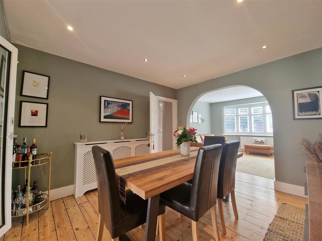 Dining room.jpg