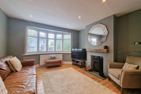 2 Avenue Approach, Kings Langley, WD4 8DN