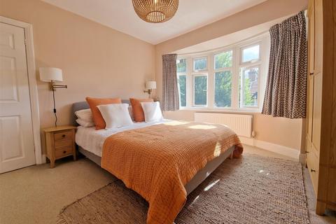 2 Avenue Approach, Kings Langley, WD4 8DN