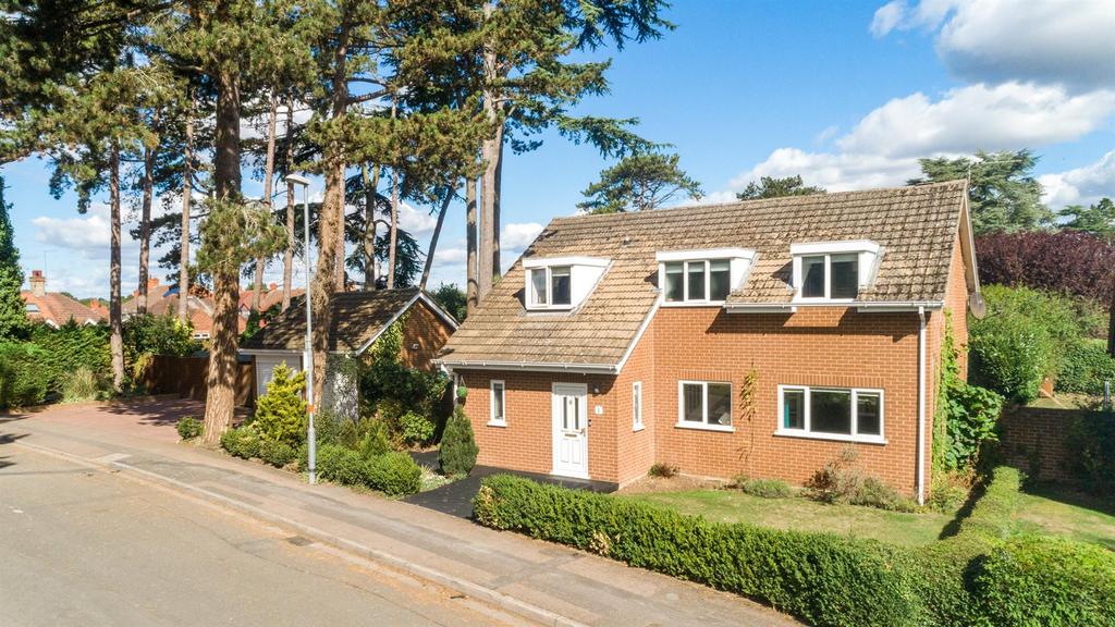 Squires Walk, Spinney Hill, Northampton 4 bed detached house £495,000