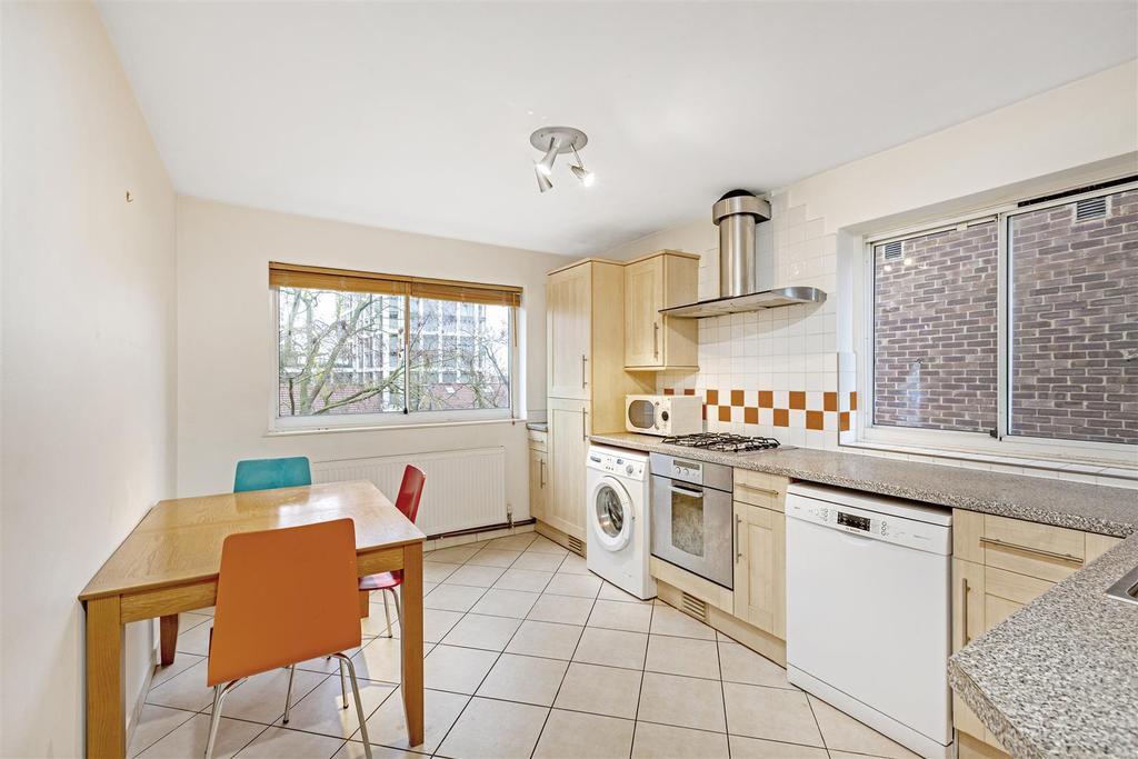 St. John's Avenue, Putney 2 bed flat £470,000