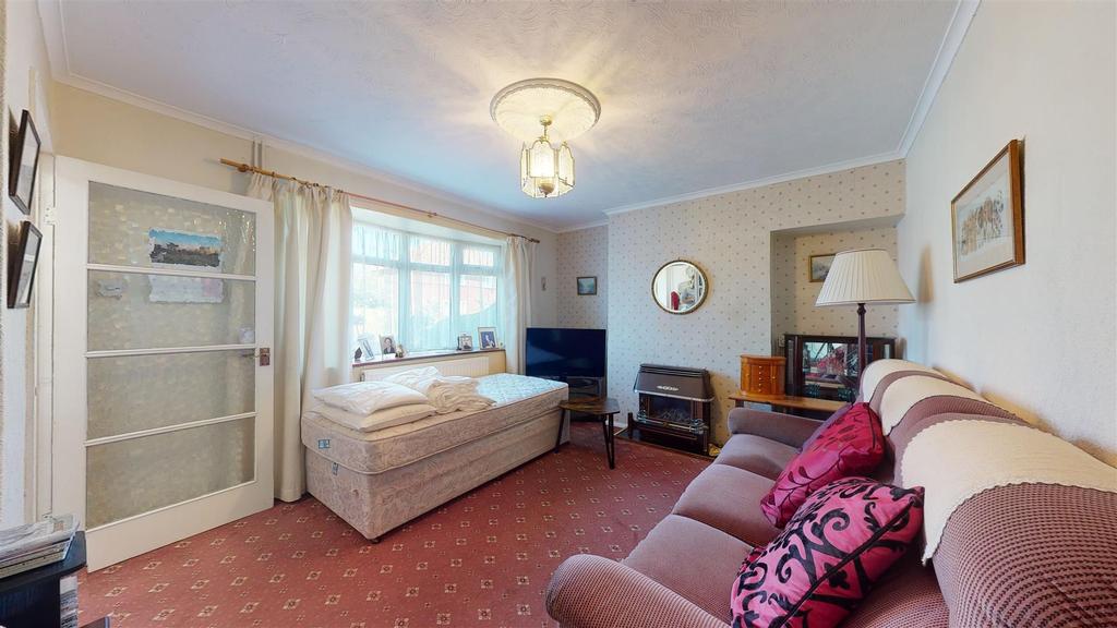 Redsull Avenue, Deal 2 bed semidetached house £250,000