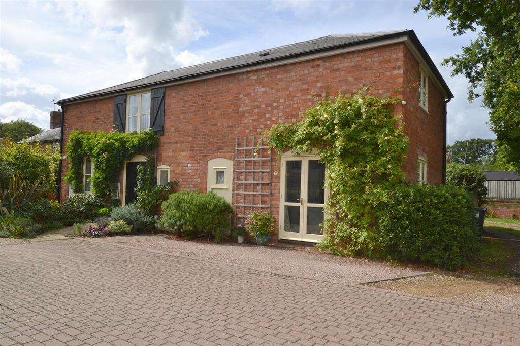 Royal Oak Gardens, Malvern 3 bed link detached house £358,000