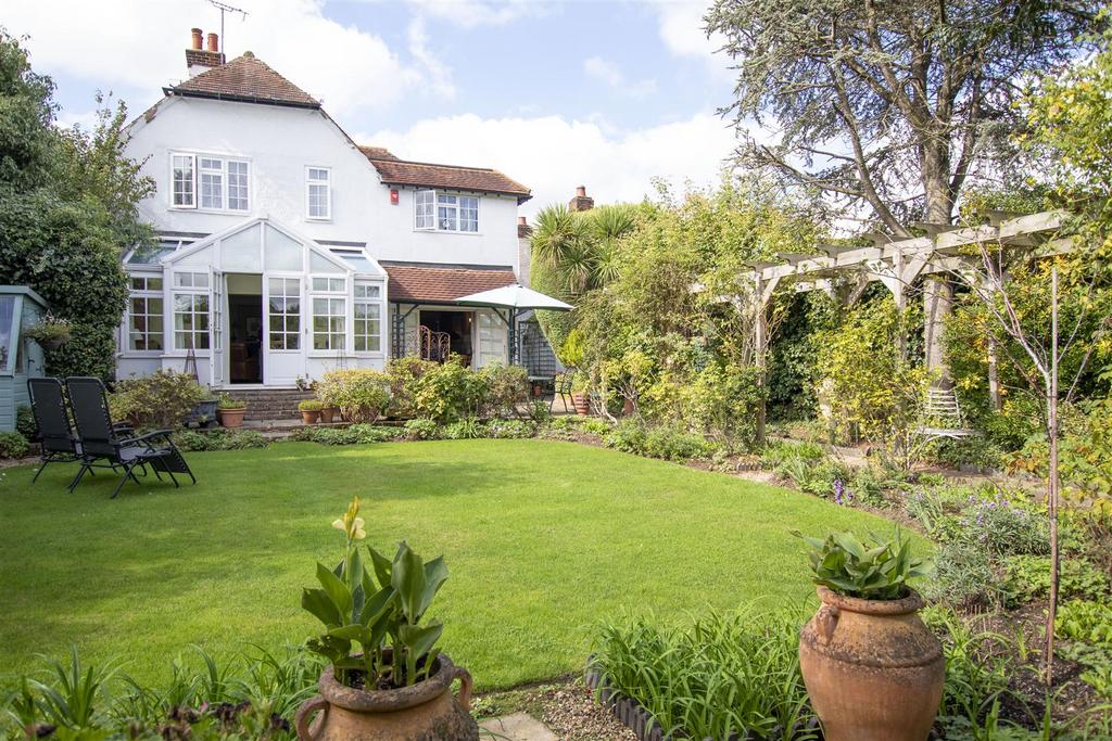 Drapers Road, Enfield 4 bed detached house £1,100,000