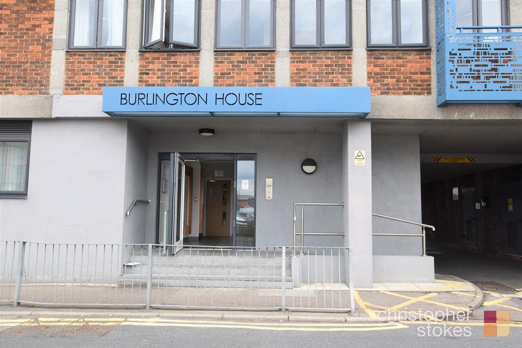 Swanfield Road, Waltham Cross, EN8 2 bed apartment £1,300 pcm (£300 pw)