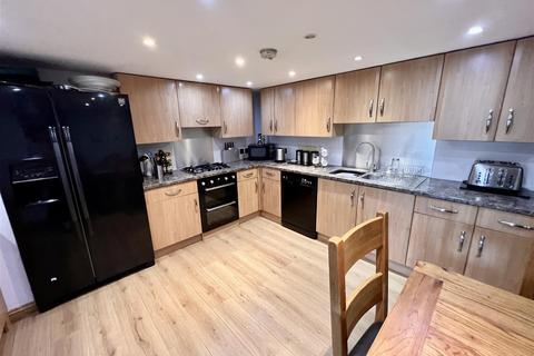 4 bedroom semi-detached house for sale - Llandeilo Road, Llandybie, Ammanford