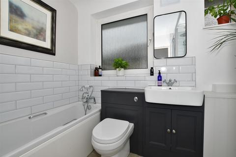 24 Gatesden Road, Fetcham, Leatherhead, KT22 9QR
