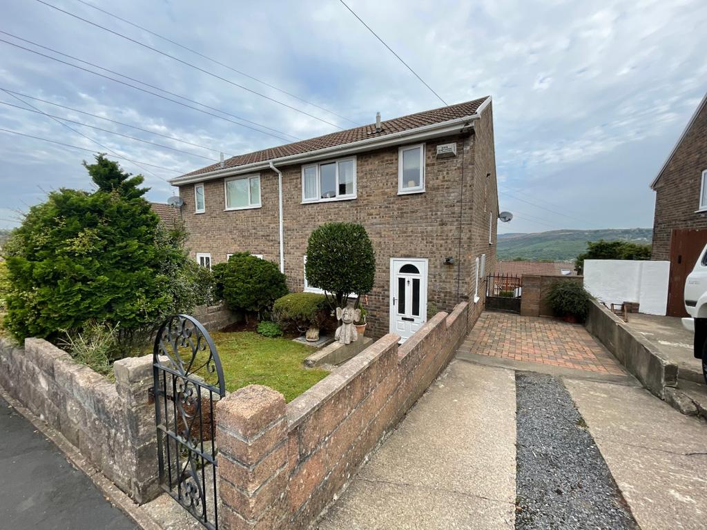 Hilltop Avenue,Cilfynydd,Pontypridd,CF37 4HZ 3 bed semidetached house