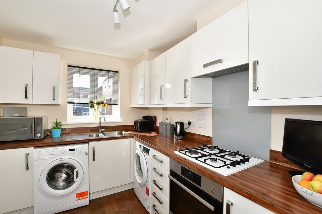 Melrose Close, Maidstone, Kent 3 bed end of terrace house £325,000