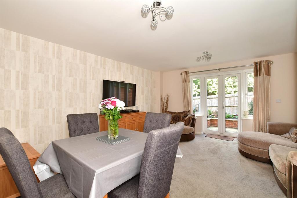 Melrose Close, Maidstone, Kent 3 bed end of terrace house £325,000