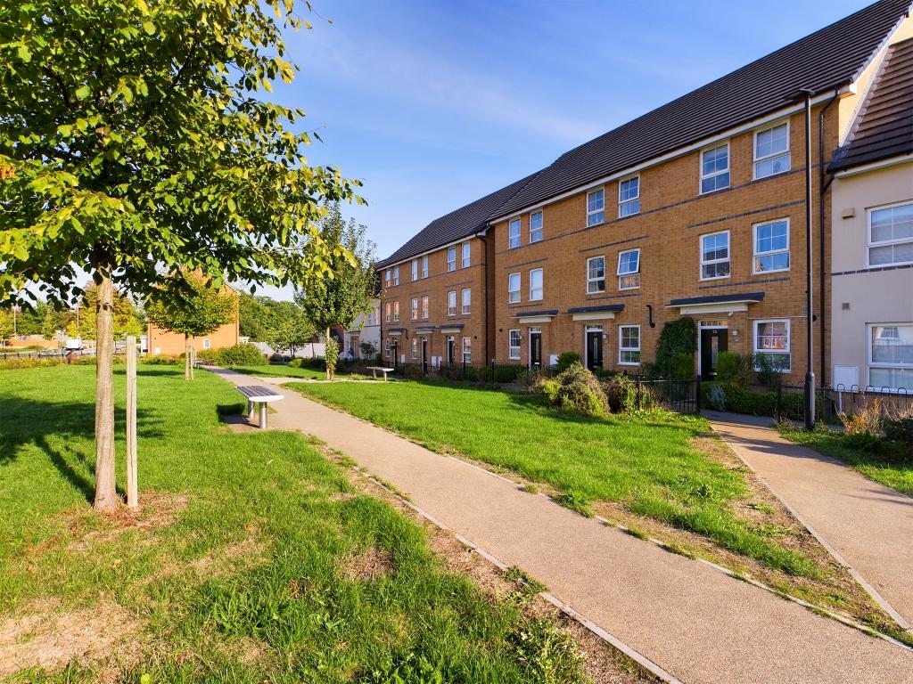 John Liddell Way, Basingstoke, RG21 3 bed townhouse £1,600 pcm (£369 pw)