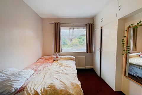 20 Carlyon Close, Wembley, HA0 1HR