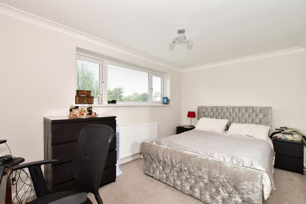 Clockhouse, Ashford, Kent 2 bed semidetached house for sale £250,000
