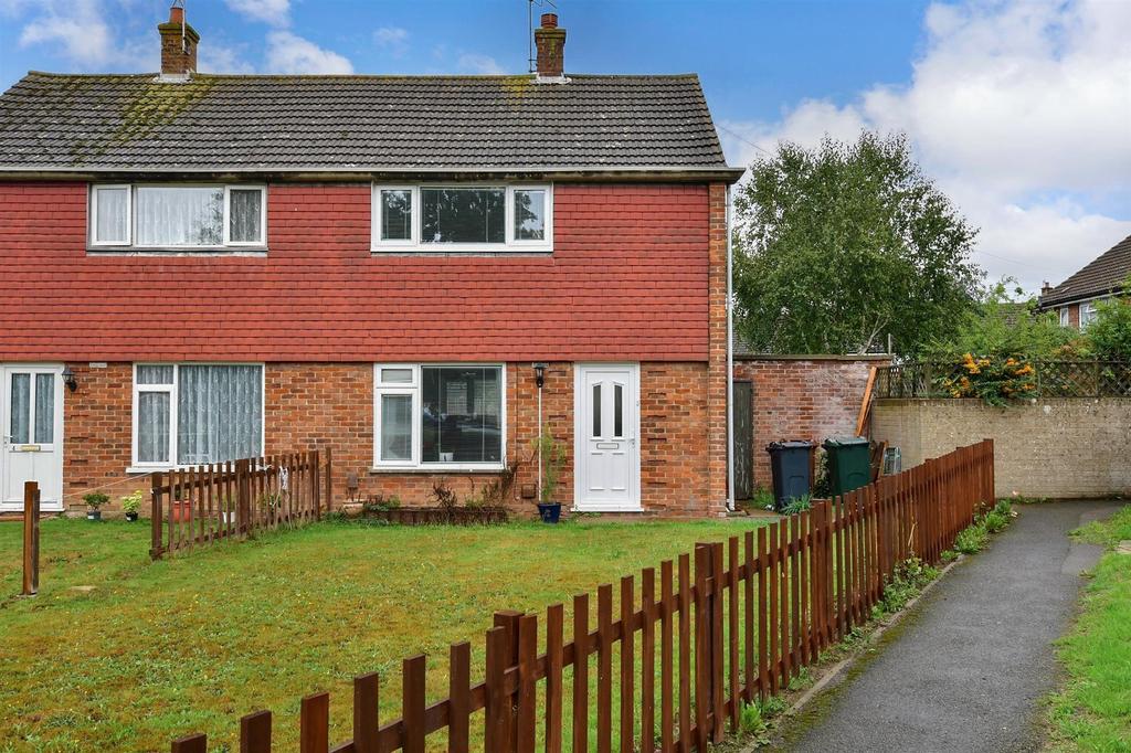 Clockhouse, Ashford, Kent 2 bed semidetached house for sale £250,000