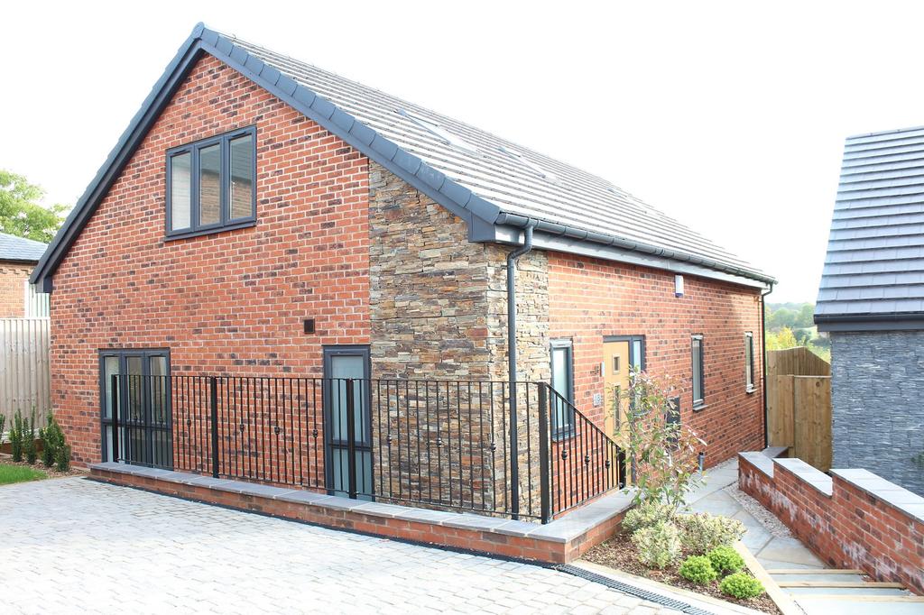 Hillsmede, Tibshelf, Alfreton, Derbyshire. DE55 5PJ 3 bed detached