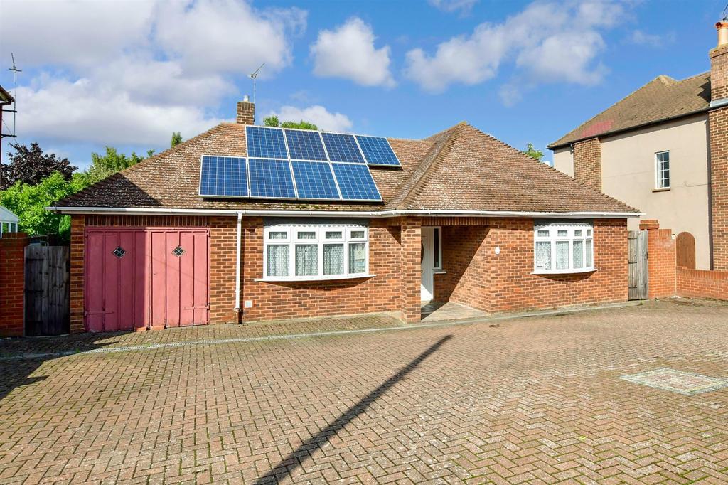 Arethusa Road, Rochester, Kent 3 bed detached bungalow for sale £600,000