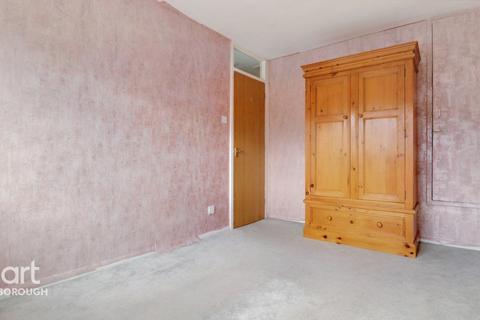 9 Alconbury Close, Peterborough, PE2 8SA