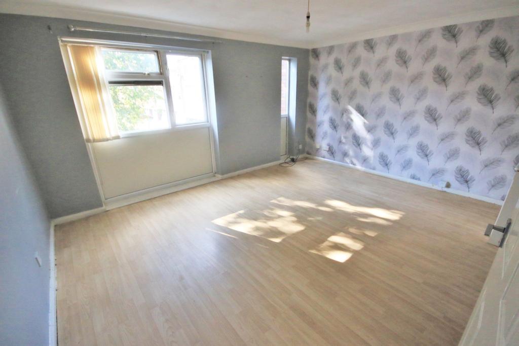Whitburn, Skelmersdale, WN8 8HH 3 bed apartment £50,000
