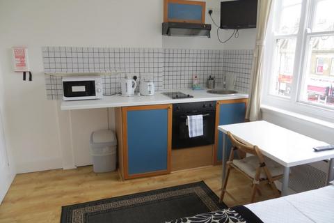 Studio to rent, Fulham Palace Road, Hammersmith, London W6