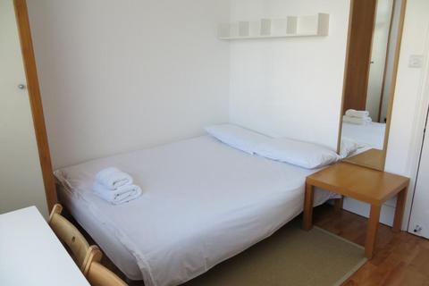 Studio to rent - Fulham Palace Road, Hammersmith, London, W6