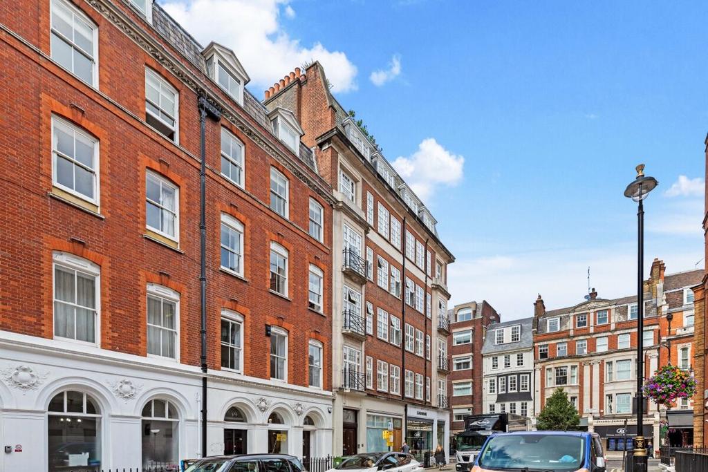 Welbeck Street London W1G 2 bed apartment - £3,878 pcm (£895 pw)