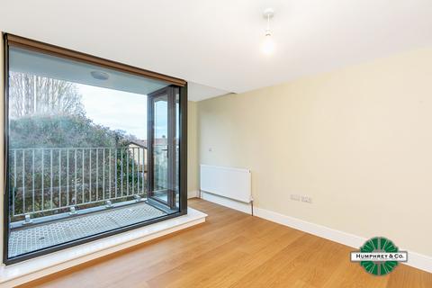 1 bedroom flat to rent - Cameron Road, Seven Kings, Ilford, IG3 8FA