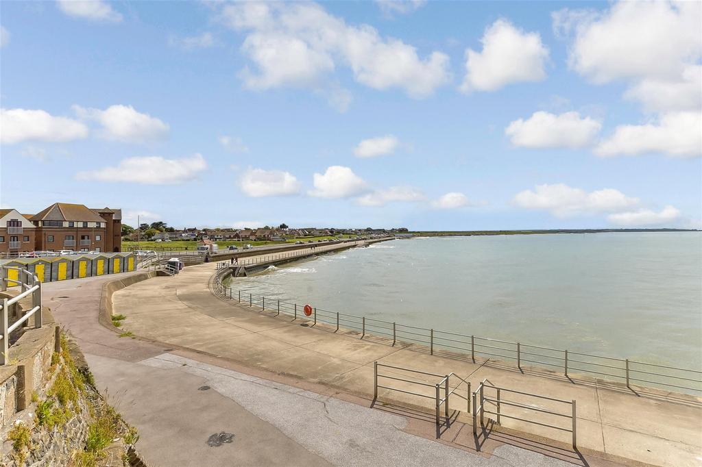 Minnis Road, Birchington, Kent 2 bed flat for sale £150,000