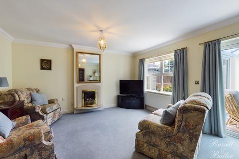 7 Bernardines Way, Buckingham, MK18 1BF