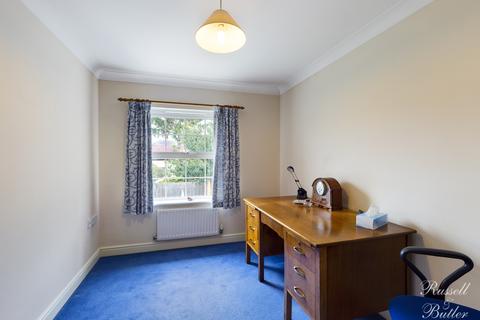 7 Bernardines Way, Buckingham, MK18 1BF