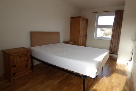 3 bedroom semi-detached house to rent, Noel Road, London