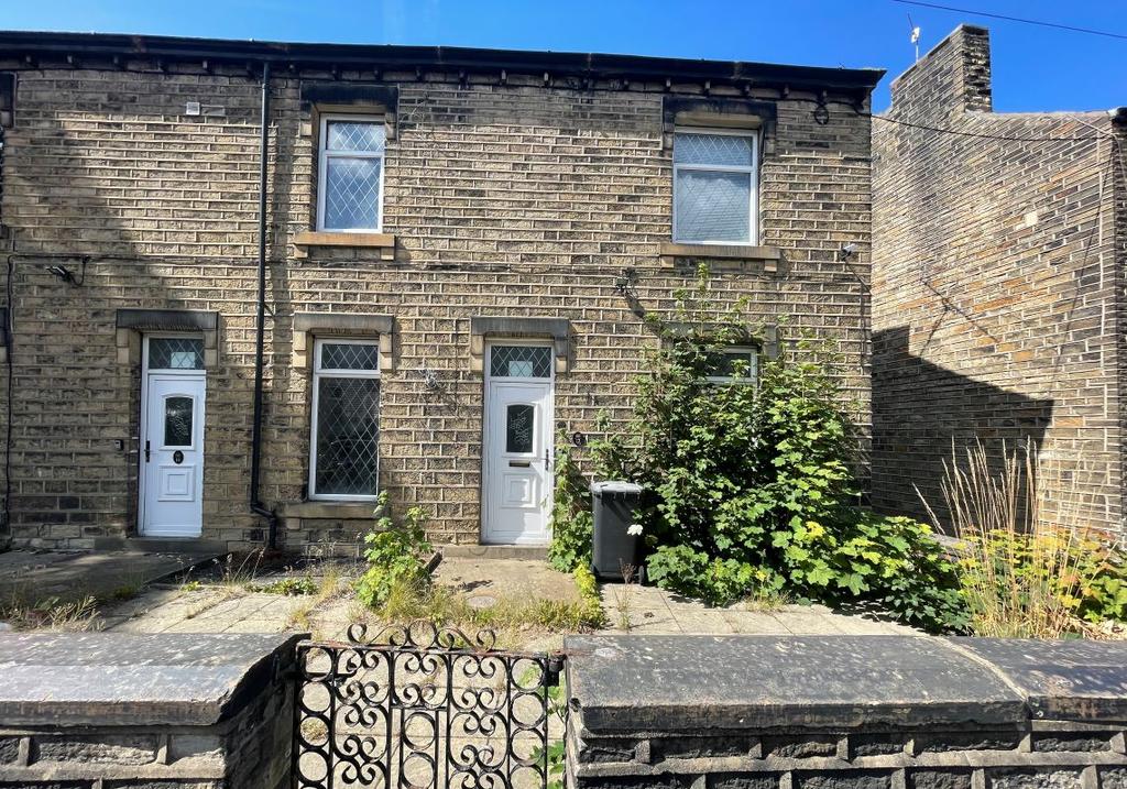 13 Elm Street, Huddersfield... 3 bed semidetached house £30,000