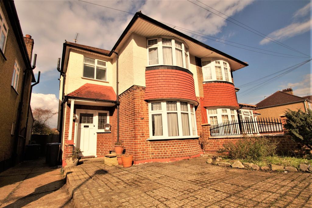 Broadoak Avenue, Enfield, Greater London, EN3 3 bed semidetached house