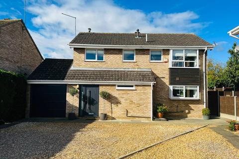 4 bedroom detached house for sale - Trimley Close, Northampton, Northamptonshire NN3 3DL