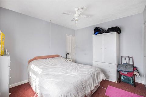 4 bedroom semi-detached house for sale - Lavender Avenue, Mitcham, CR4