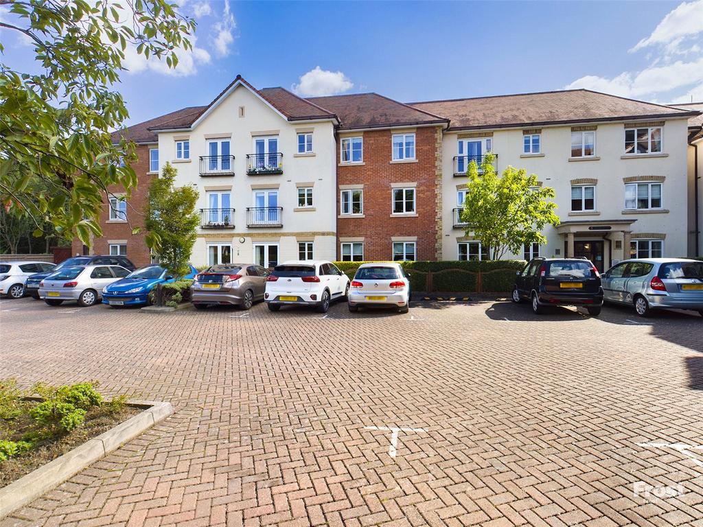 Pegasus Court, Albany Place, Egham, Surrey, TW20 3 bed apartment for