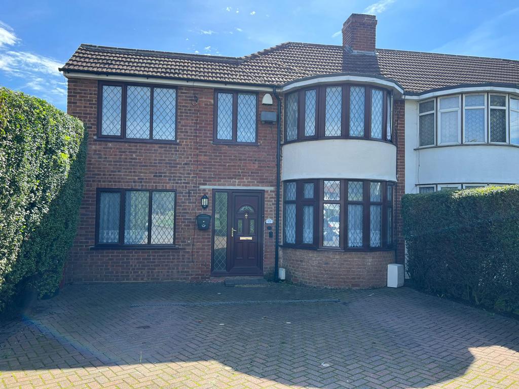 Cumberland Avenue, Slough, Berkshire, SL2 6 bed end of terrace house