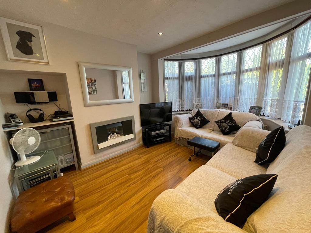 Cumberland Avenue, Slough, Berkshire... 6 bed end of terrace house £550,000