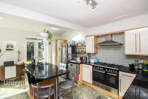 3 bedroom semi-detached house for sale - Haymarket,  Lytham St. Annes, FY8
